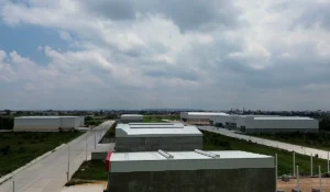 Centro de distribución en el Bajío: naves industriales y vialidades pavimentadas en PANAN SILAO II, corredor Irapuato-Silao, Guanajuato.